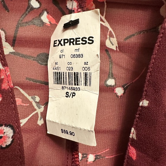 Express Small Sheer Floral Raglan Sleeve Top. - Picture 3 of 6